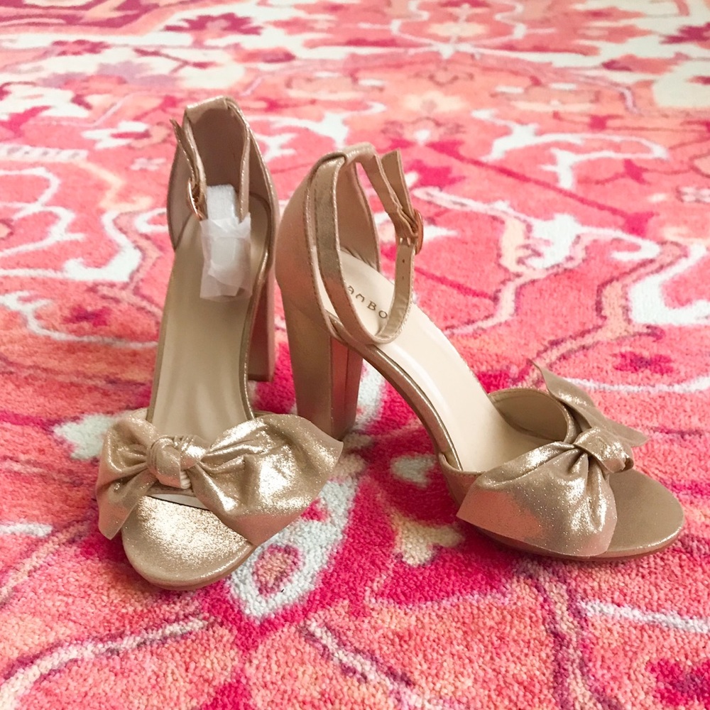 NWOT Bamboo rose gold heels